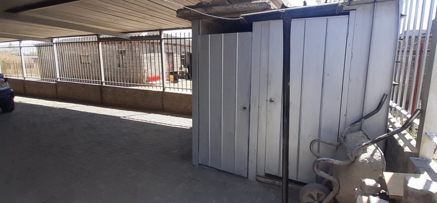 5 Bedroom Property for Sale in Botshabelo Free State